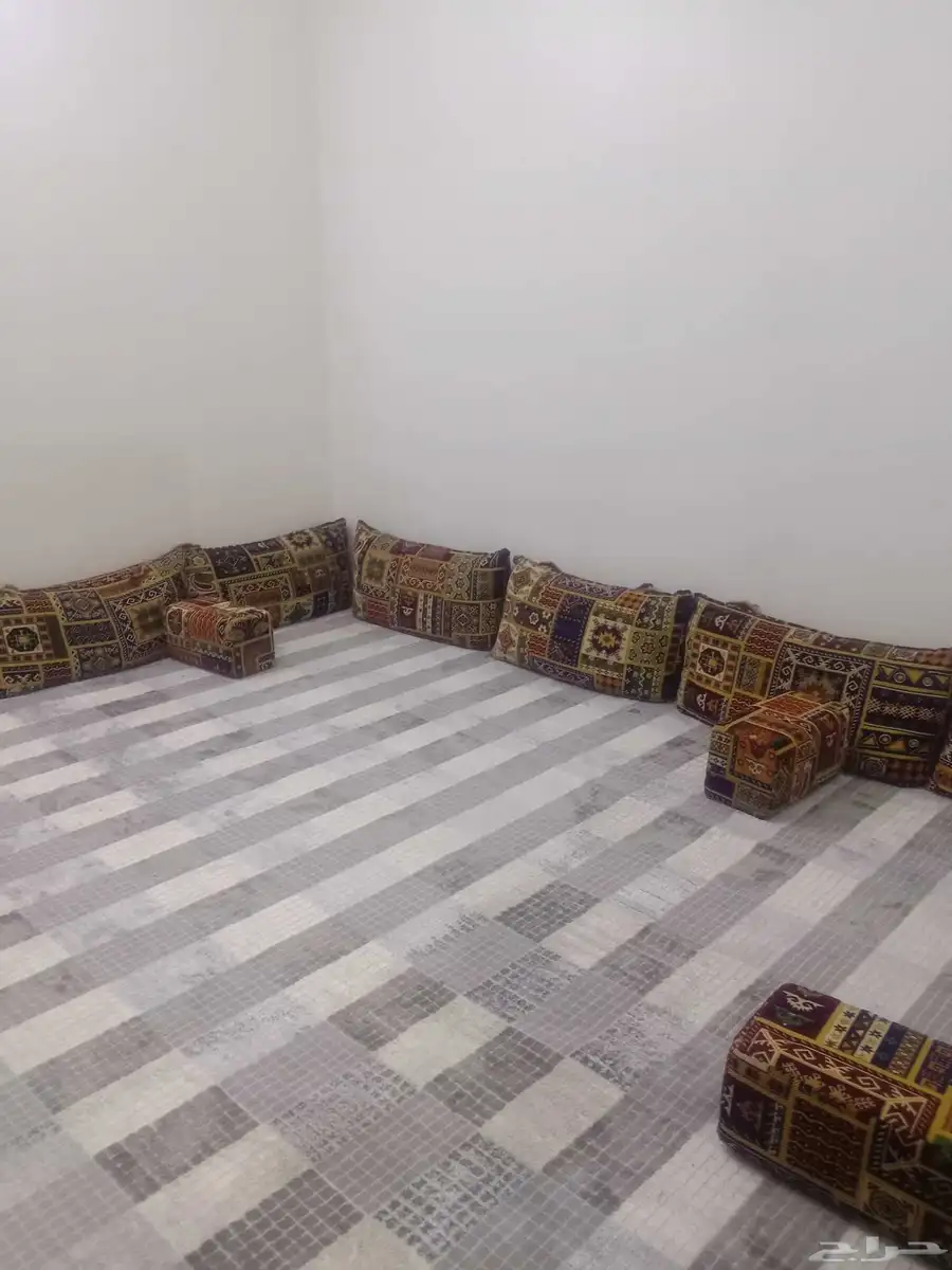 متوفر شقق عزاب وعوايل مؤثثه في الندوه ايجار شهري 0