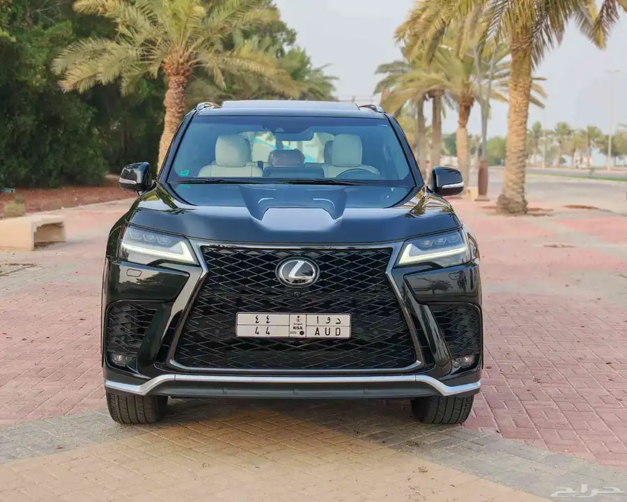 لكسز LX 600 F Sport أسود لؤلؤي موديل 2023 4