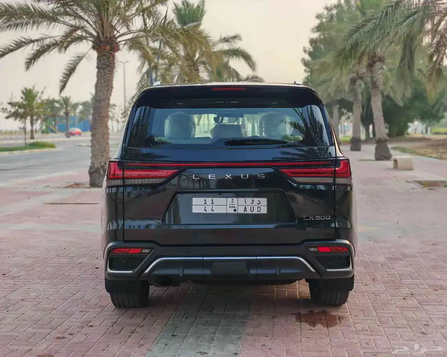 لكسز LX 600 F Sport أسود لؤلؤي موديل 2023 7