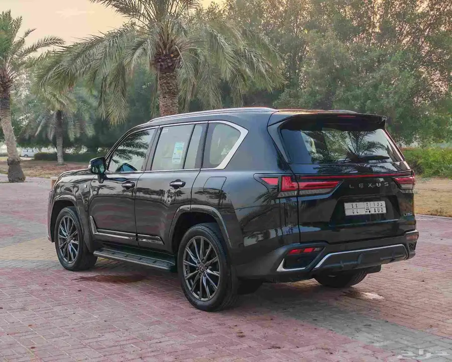 لكسز LX 600 F Sport أسود لؤلؤي موديل 2023 9