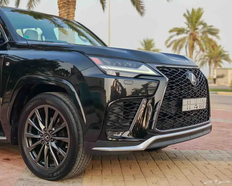 لكسز LX 600 F Sport أسود لؤلؤي موديل 2023 3