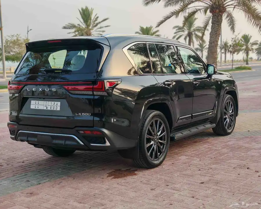 لكسز LX 600 F Sport أسود لؤلؤي موديل 2023 8