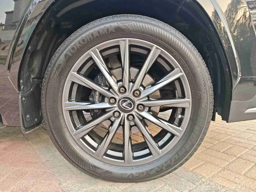 لكسز LX 600 F Sport أسود لؤلؤي موديل 2023 40