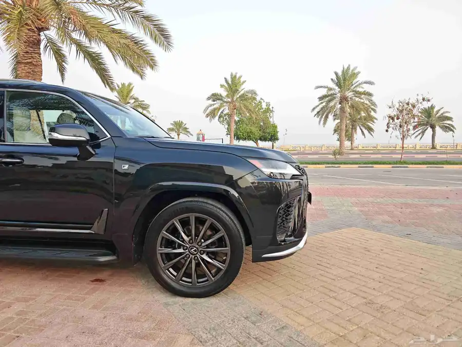 لكسز LX 600 F Sport أسود لؤلؤي موديل 2023 16