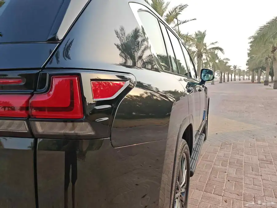 لكسز LX 600 F Sport أسود لؤلؤي موديل 2023 12