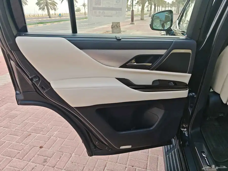 لكسز LX 600 F Sport أسود لؤلؤي موديل 2023 25