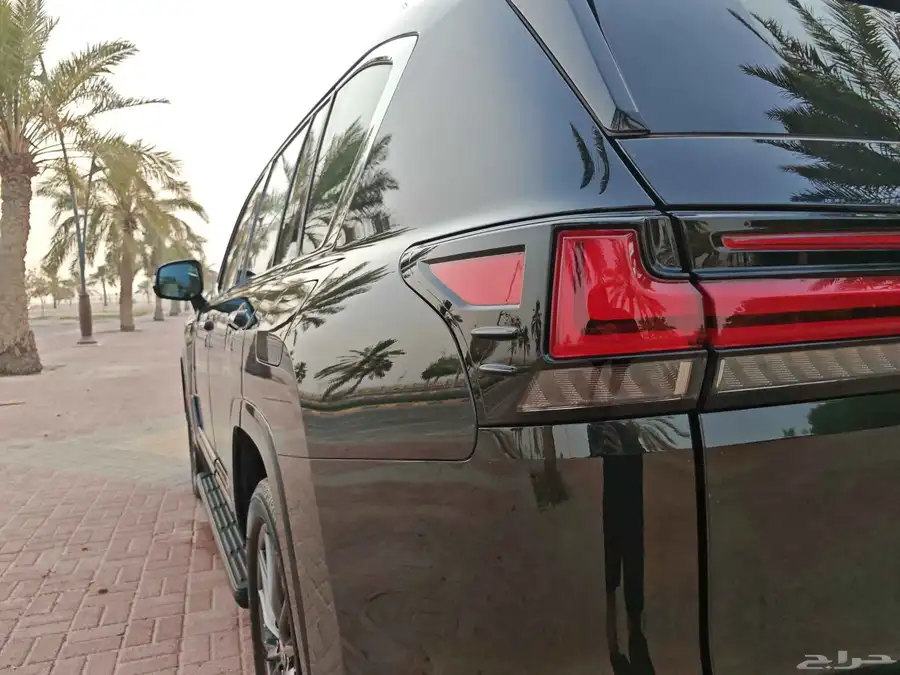 لكسز LX 600 F Sport أسود لؤلؤي موديل 2023 11