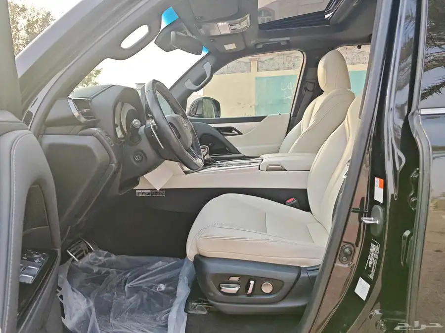 لكسز LX 600 F Sport أسود لؤلؤي موديل 2023 19