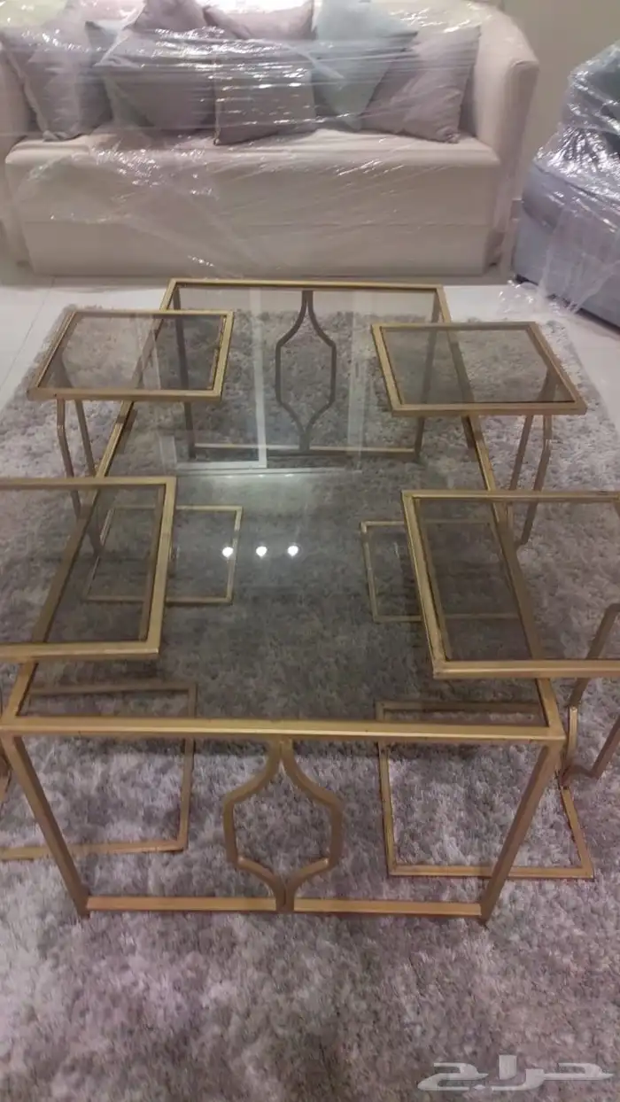 تخفيض 100طاوله كبيره و4 خدمه للبيع شبه جديده 0