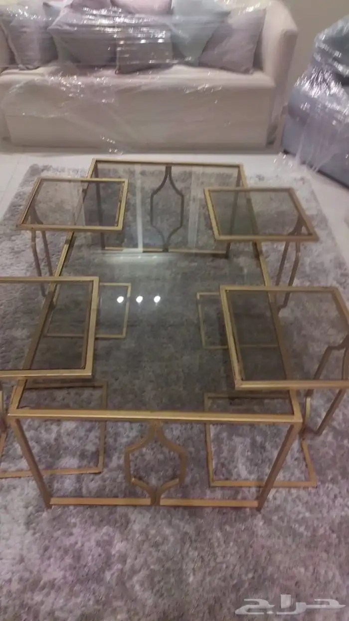 تخفيض 100طاوله كبيره و4 خدمه للبيع شبه جديده 1