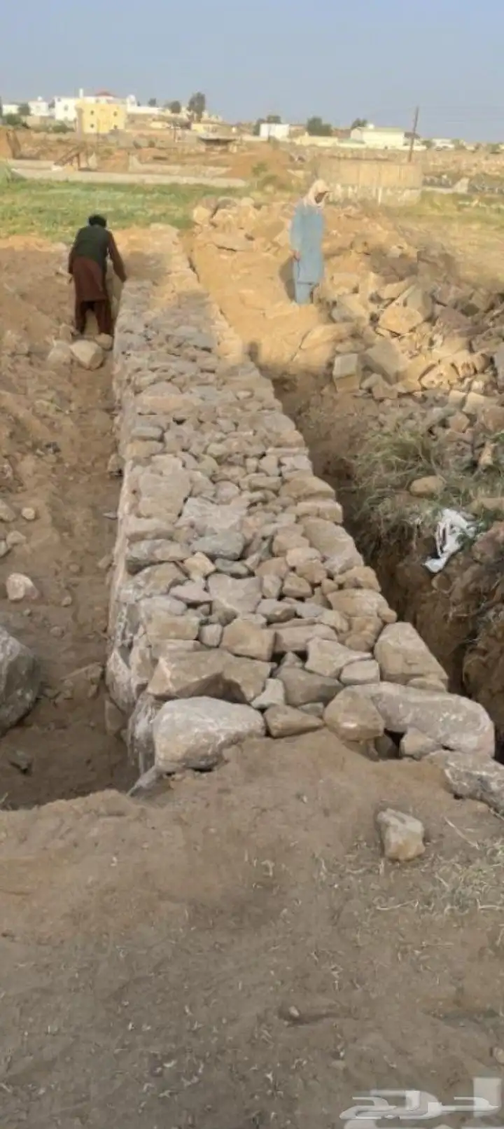بوكلين لبناء الثمايل الحجر وقص الاراضي وفتح الخطوط 2