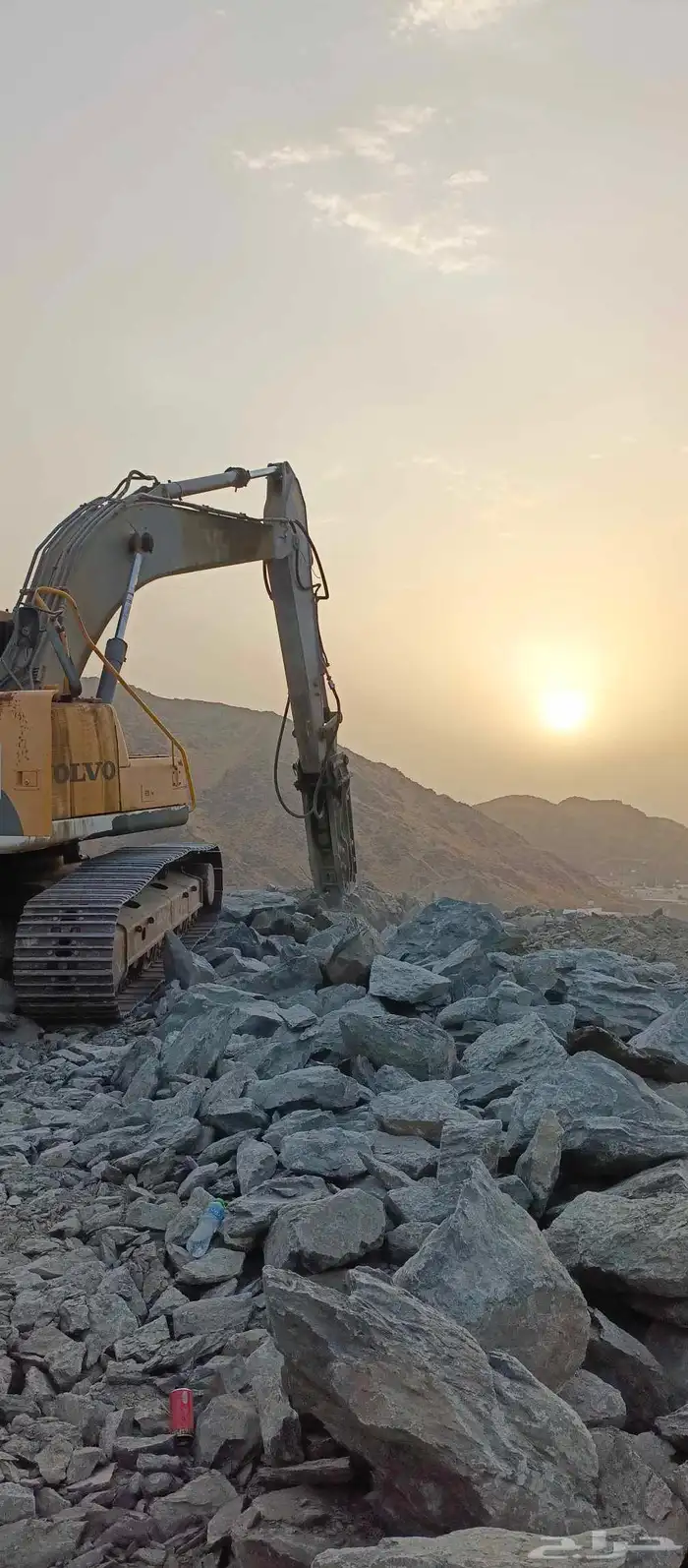 بوكلين للايجار قص جبال وحفر خزانات وترحيل الدمار وبنا ضفاير 4