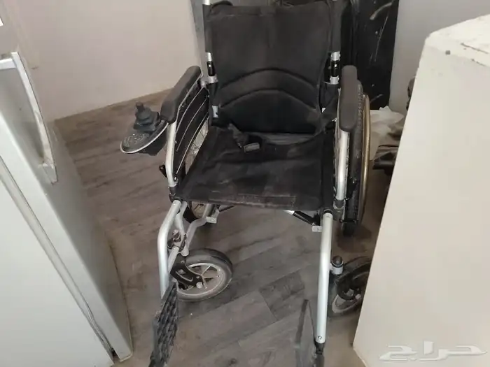 كرسي كهربائي شبه جديد استخدام ايام معدوده 4