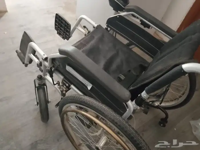 كرسي كهربائي شبه جديد استخدام ايام معدوده 6