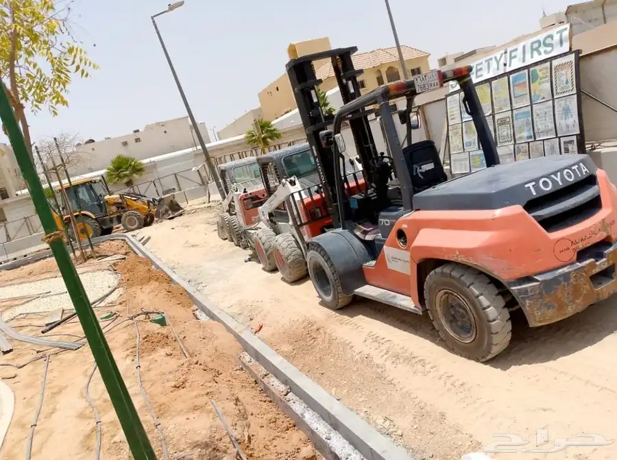 تأجير رافعات شوكية مان لفت سيزر لفت كرينات تليهندر بوبكات 12