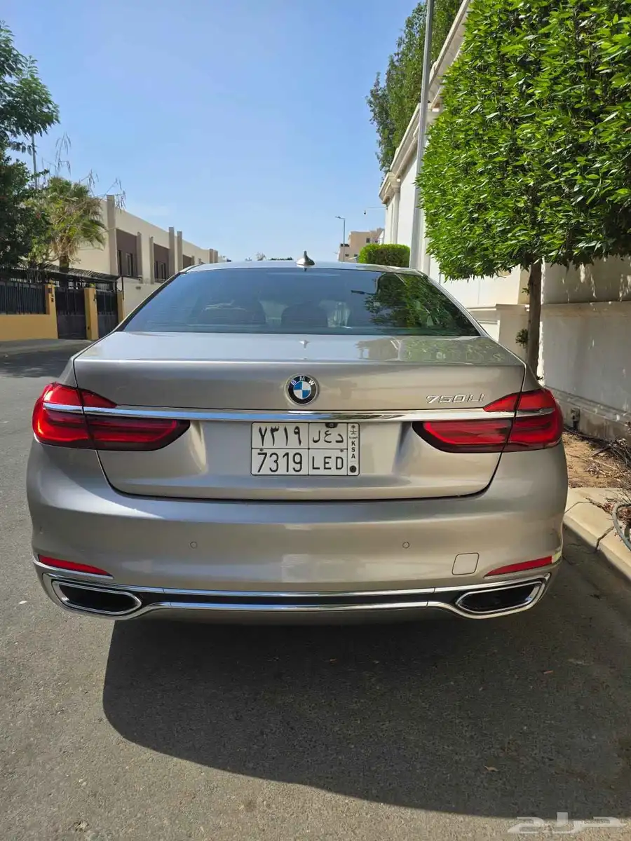 بي ام دبليو 750 موديل 2018 بحالة ممتازة 9