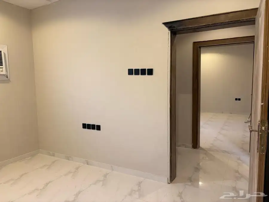 شقه 4 غرف مكيفات راكبه مجدده بالكامل ب40.000 1