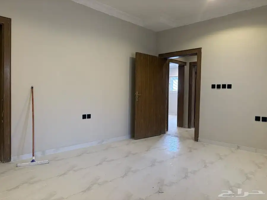 شقه 4 غرف مكيفات راكبه مجدده بالكامل ب40.000 5