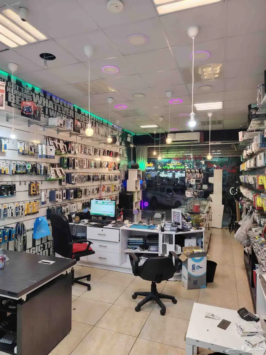 تقبيل محل جوالات 3