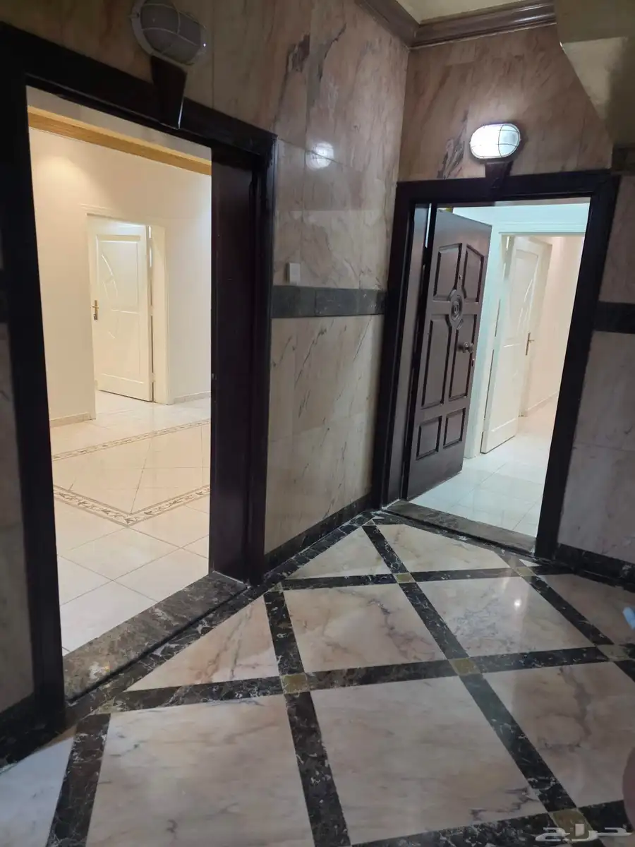 شقه 3 غرف مجدده للايجار حي المنار 2