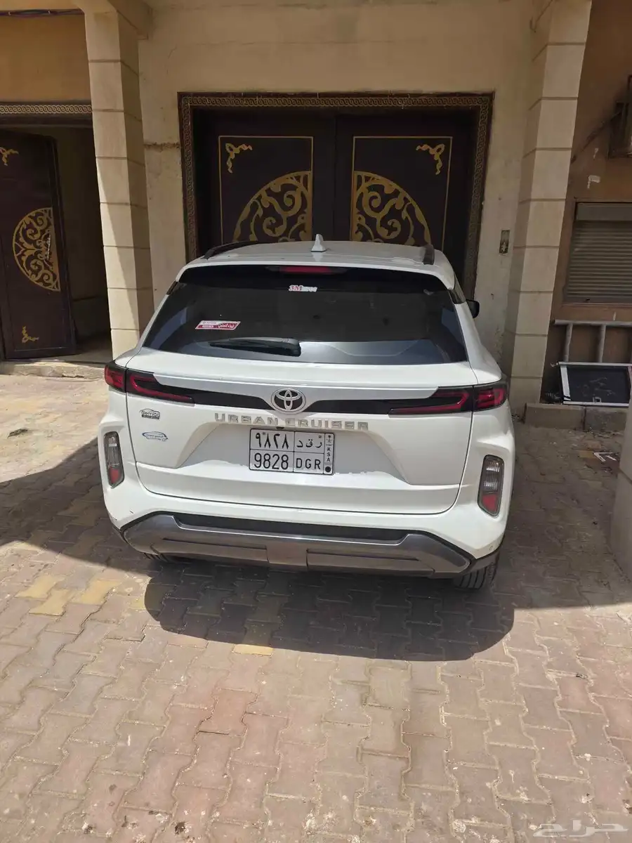 تويوتا اوربان 2024 3