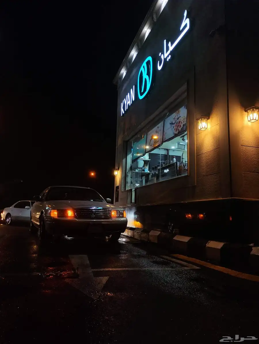 فورد فكتوريا نظيف لوحه مميزه لسنة 2025 للبيع السياره او لوحه 1