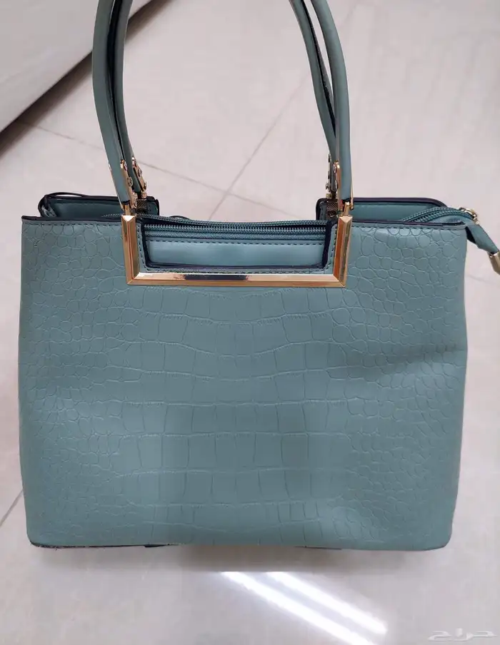 شنطتين استخدام خفيف للبيع ب25 ريال 8