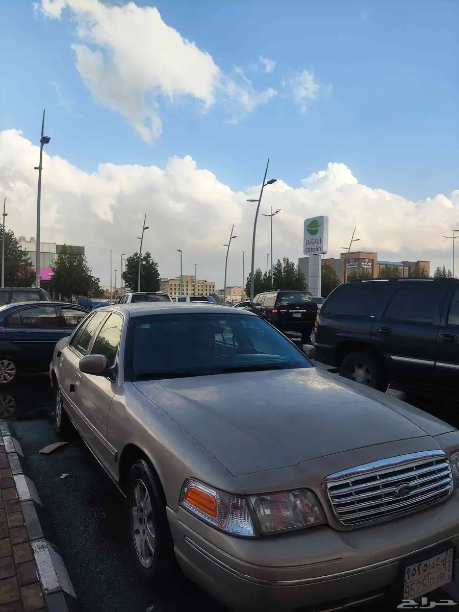 فورد فكتوريا نظيف لوحه مميزه لسنة 2025 للبيع السياره او لوحه 0
