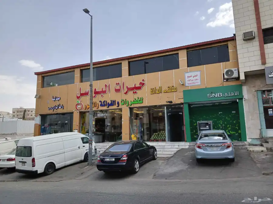 للبيع مبنى تجاري مكون من 5 محلات الدخل 142.000الف 12