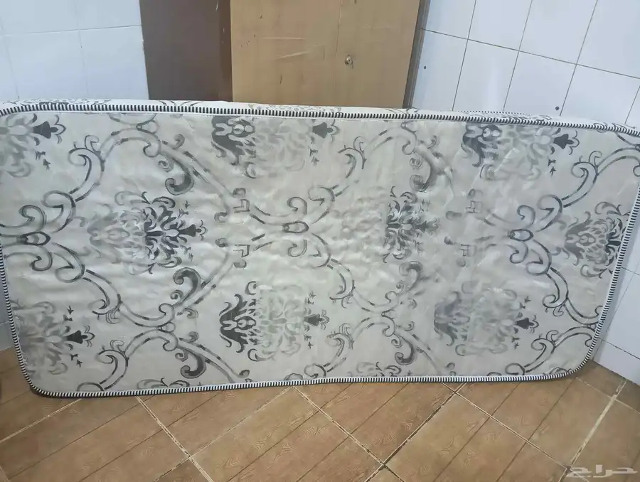 سرير خشب بالمرتبه 3