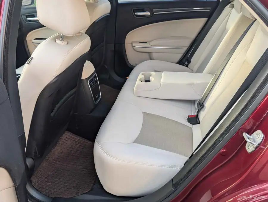 كرايزلر C300 ليميتد 2018 10