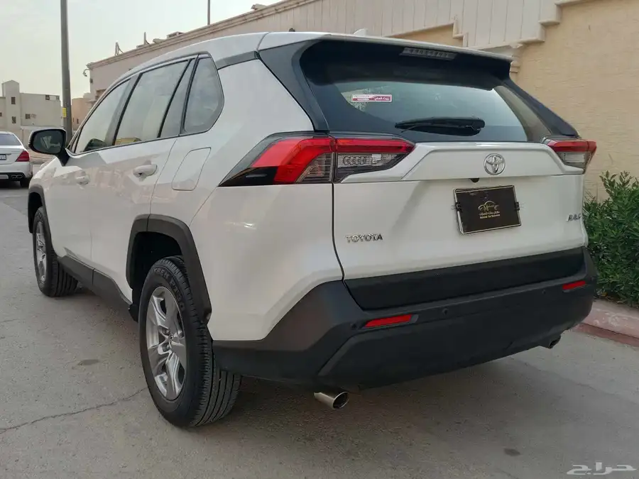 تويوتا راف فور ( 2022 ) بنزين سعودي نظيف بحالة ممتازة 10