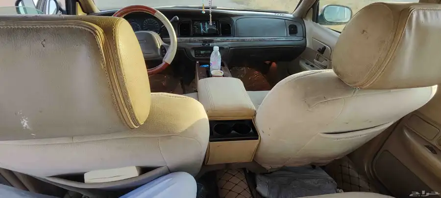 فورد فكتوريا نظيف لوحه مميزه لسنة 2025 للبيع السياره او لوحه 11