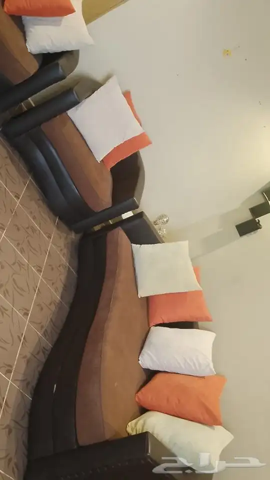 كنب استخدام نظيف ثلاث قطع ب 500 0