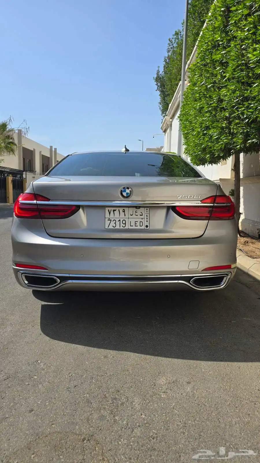 بي ام دبليو 750 موديل 2018 بحالة ممتازة 12