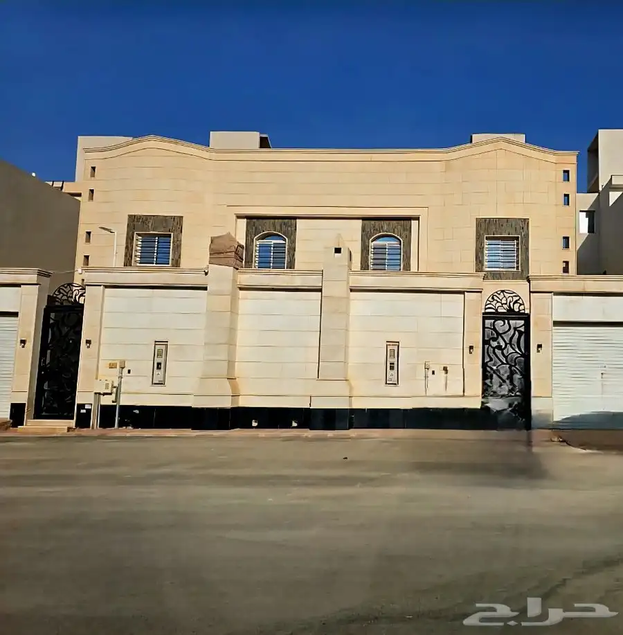 للبيع فيلا دوبلكس بحى عكاظ مساحة 250متر السعر مليون ريال 1