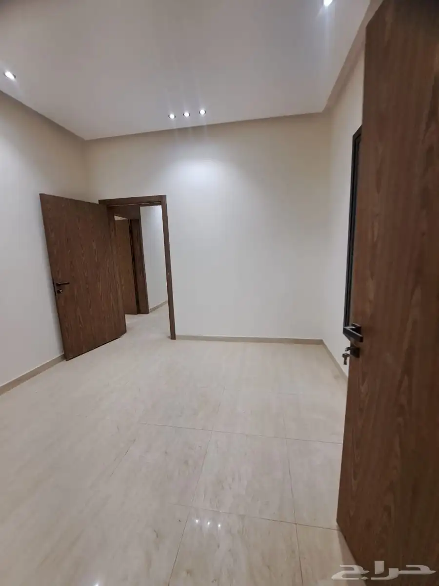 ادوار للبيع كل دور بصك السعر 595000 مساحه 300 4