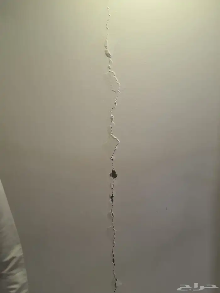 معالجة الشروخ والتشققات بالحقن لحماية منزلك من الأضرار 3