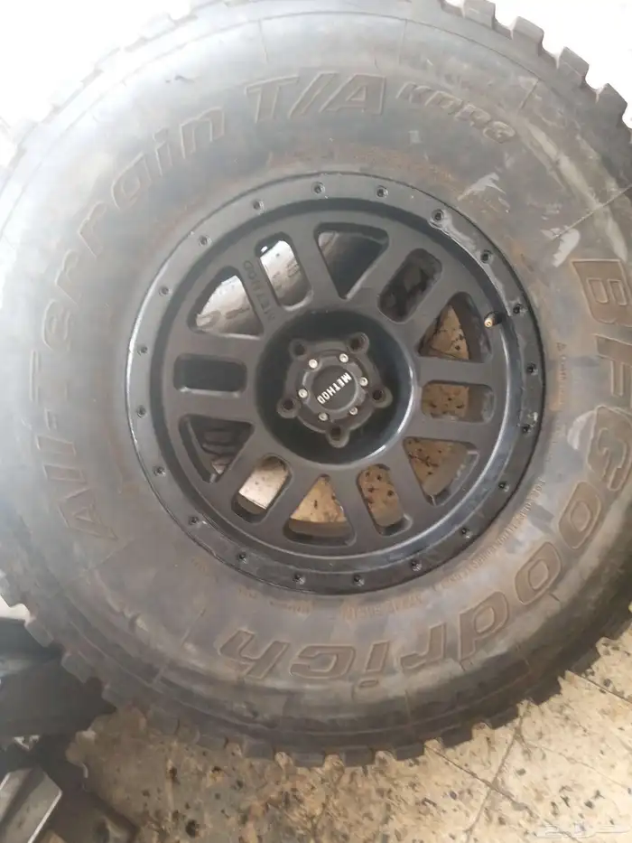 كفرات حجري كمل مع جنوط رانجلر مقاس 37 50 12 17 5