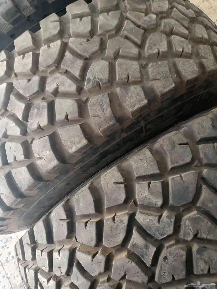 كفرات حجري كمل مع جنوط رانجلر مقاس 37 50 12 17 7