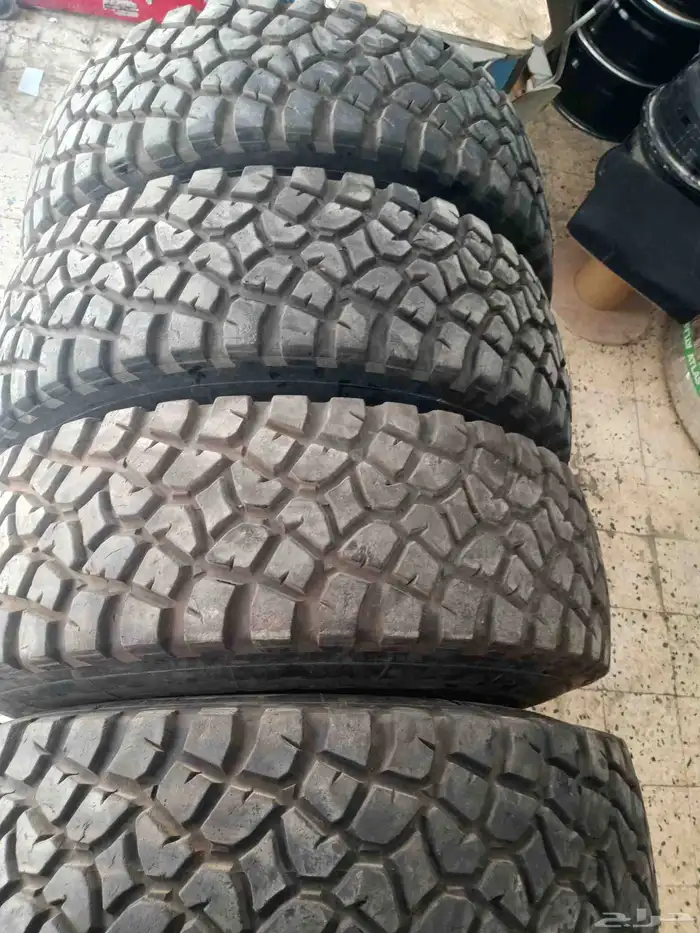 كفرات حجري كمل مع جنوط رانجلر مقاس 37 50 12 17 9