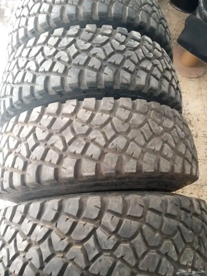 كفرات حجري كمل مع جنوط رانجلر مقاس 37 50 12 17 8