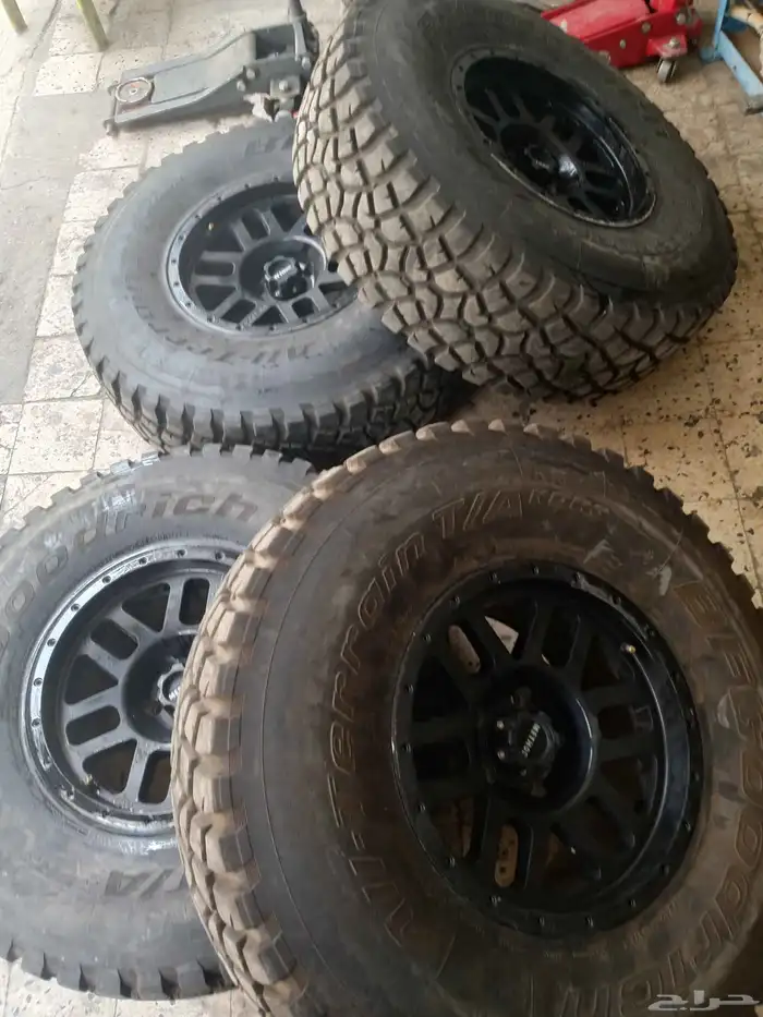 كفرات حجري كمل مع جنوط رانجلر مقاس 37 50 12 17 3