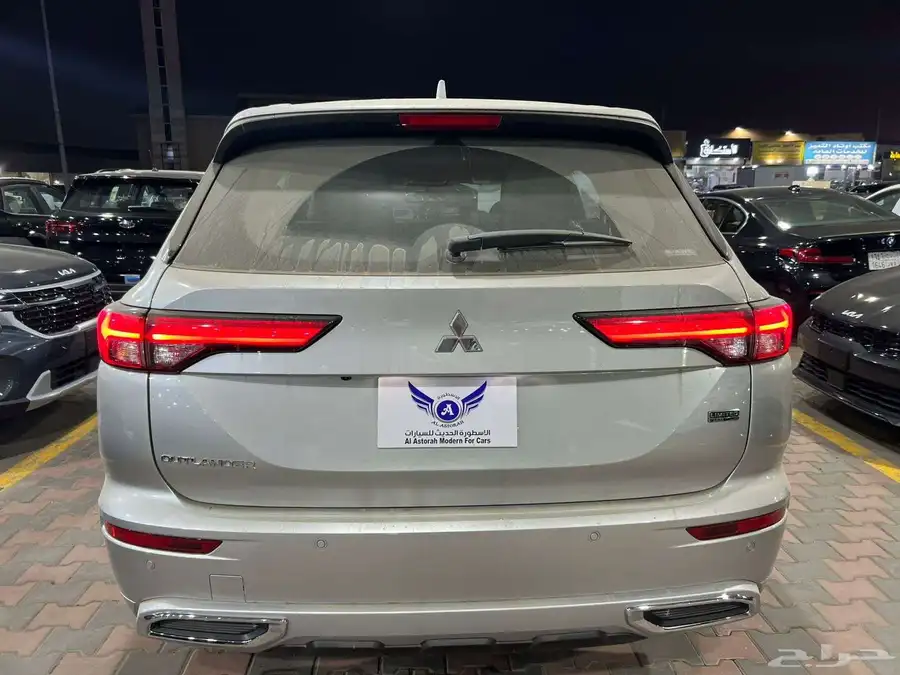 ميتسوبيشي اوتلاندر بريميوم 2025 8