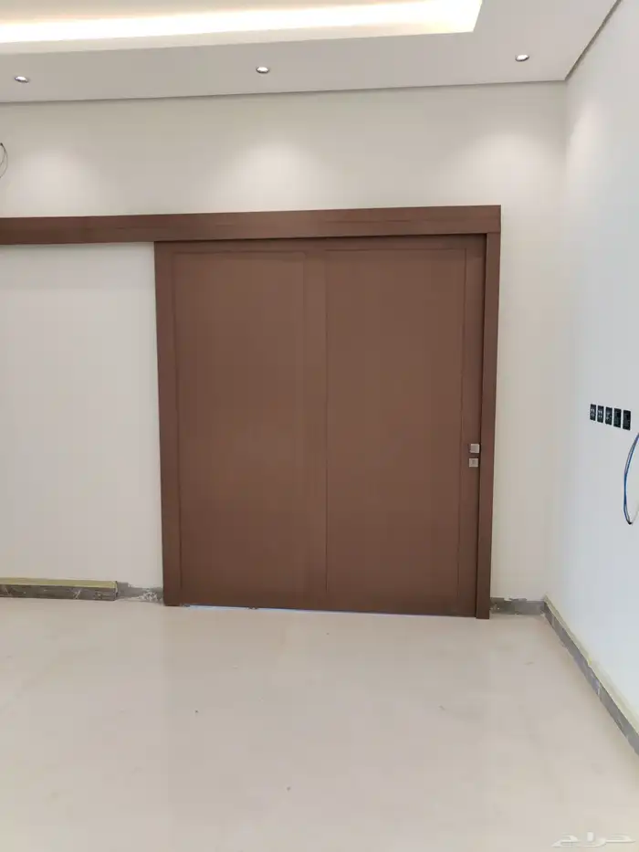 فني تركيب أبواب wpc موجود في الخرج الرياض 6