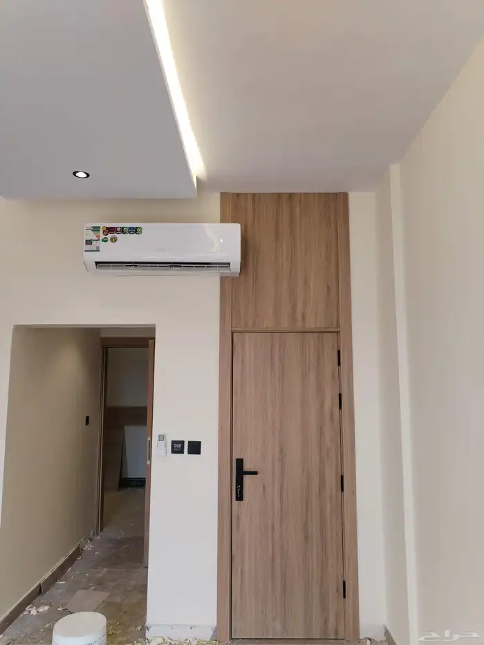 فني تركيب أبواب wpc موجود في الخرج الرياض 2