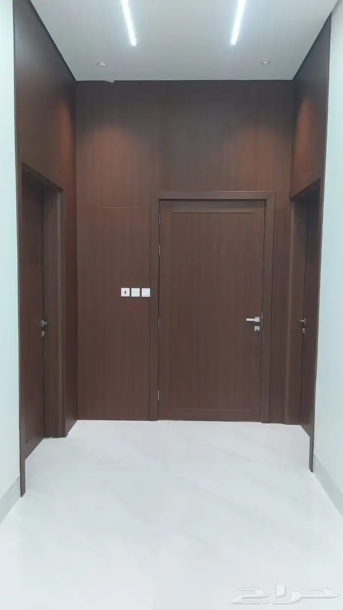 فني تركيب أبواب wpc موجود في الخرج الرياض 9