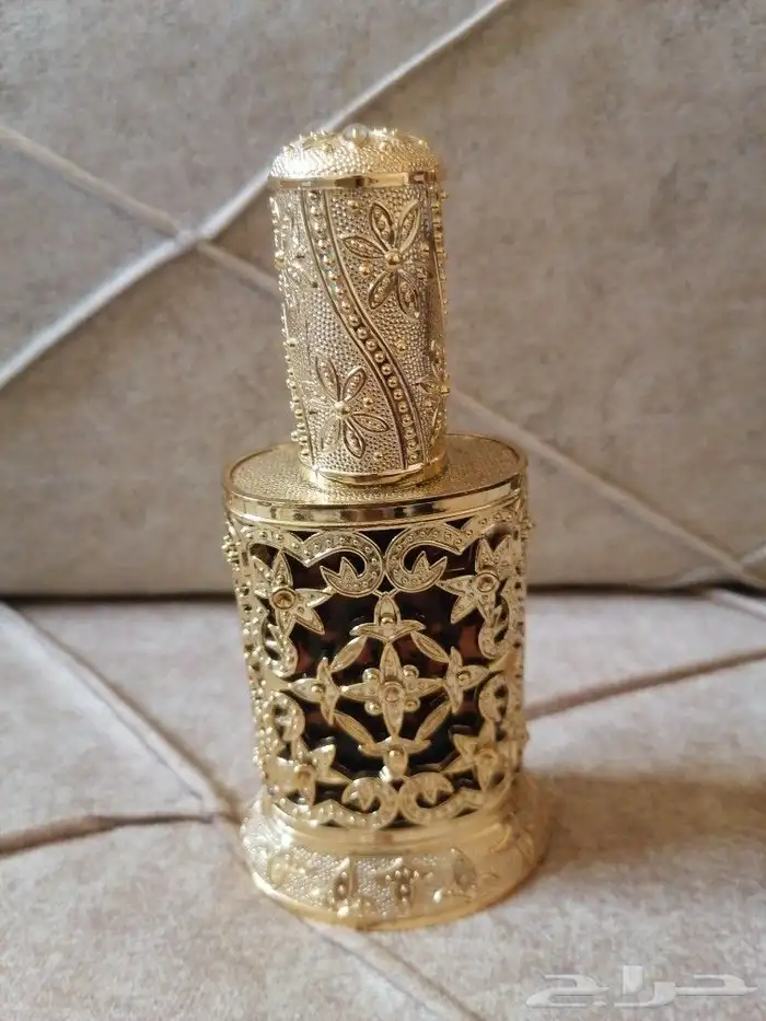 عطر مخلوط عود على فواكه على فانيلا 0