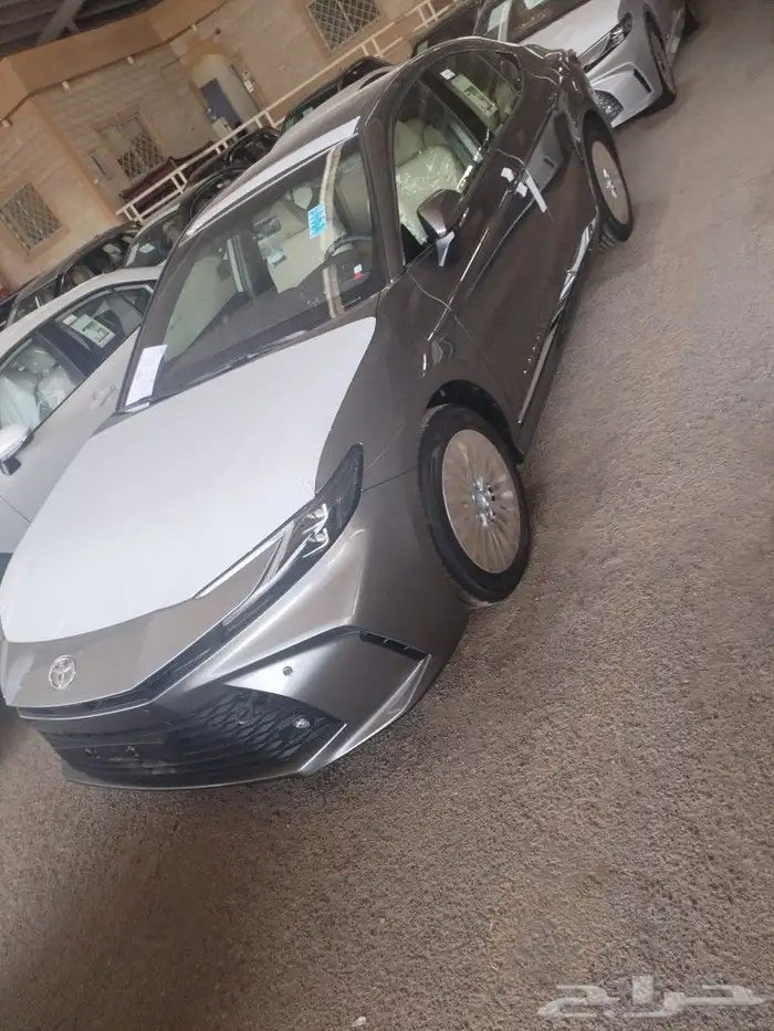كامري 2025 فئه LE بنزين 1