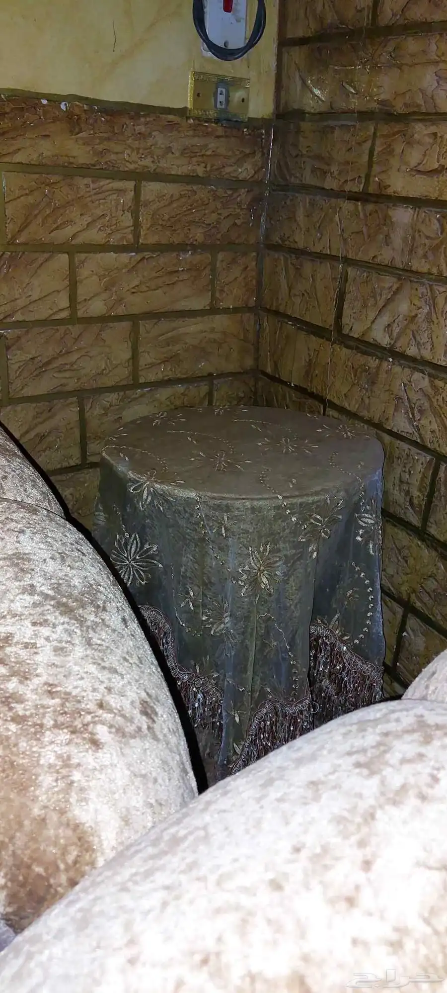 كنب مجلس مستعمل نظيف للبيع 1